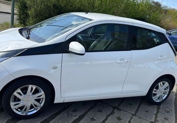 Toyota Aygo (X) 125.000 km 5.999 &euro; Duisburg 47259