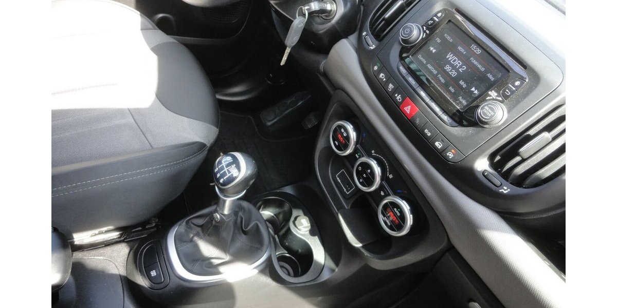 Fiat 500L 1.6D Living Navi+PanoSdach+kamera+Klimatr 158.000 km 8.399 &euro; Neuss 41462