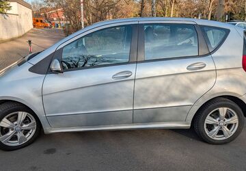 Mercedes-Benz A 160 72.520 km 7.200 &euro; Düsseldorf 40225