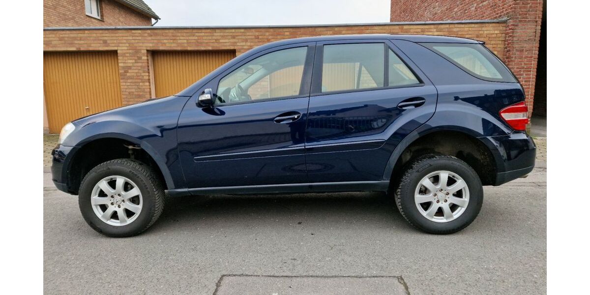 Mercedes-Benz ML 320 351.000 km 9.987 &euro; Gelsenkirchen 45881