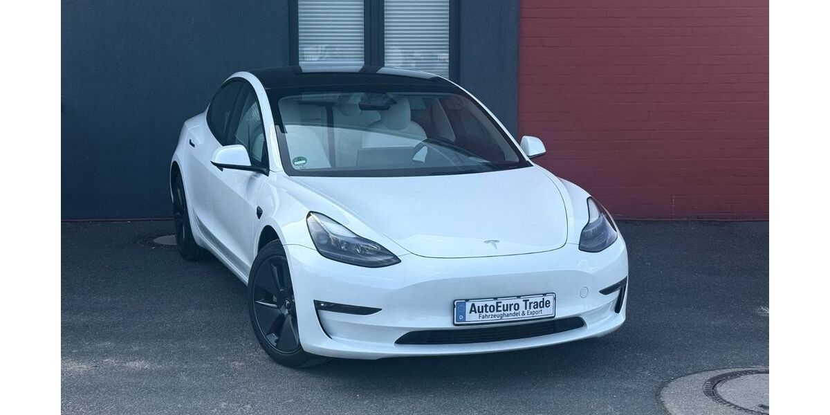 Tesla Model 3 96.222 km 27.400 &euro; Neuss 41472