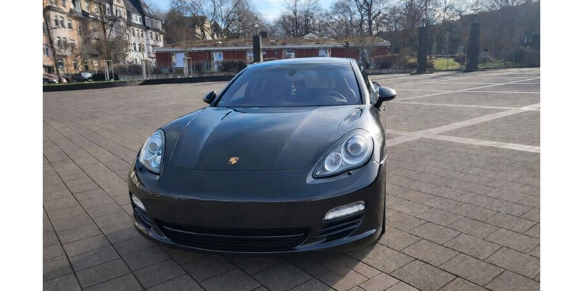 Porsche Panamera 175.000 km 28.300 &euro; essen 45143