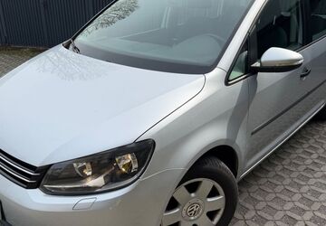 VW Touran 157.000 km 8.199 &euro; Düsseldorf 40231