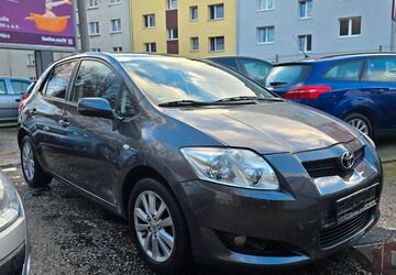 Toyota Auris 124.000 km 6.800 &euro; Essen 45144