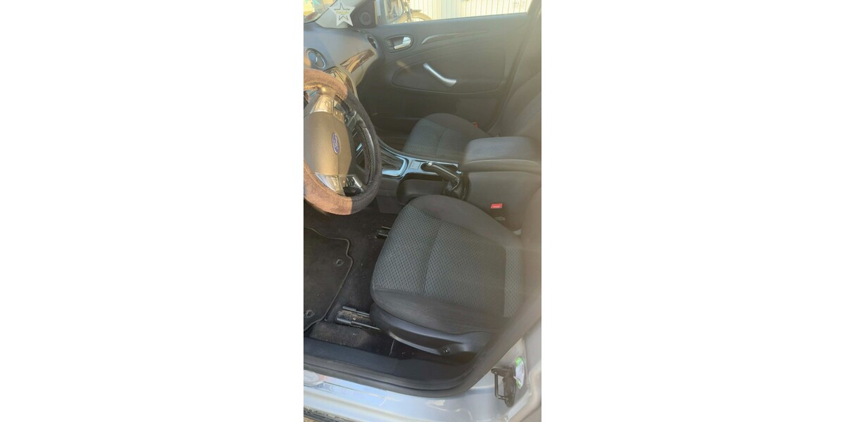 Ford Mondeo 218.000 km 4.000 &euro; Duisburg 47051