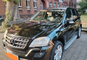 Mercedes-Benz ML 300 293.000 km 8.200 &euro; Duisburg 47198