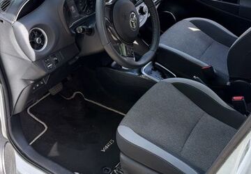 Toyota Yaris 50.000 km 14.900 &euro; Dusseldorf 40476