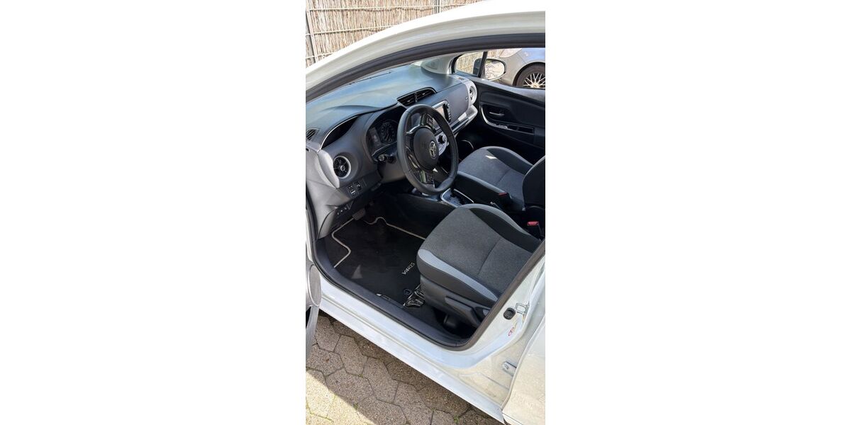 Toyota Yaris 50.000 km 14.900 &euro; Dusseldorf 40476