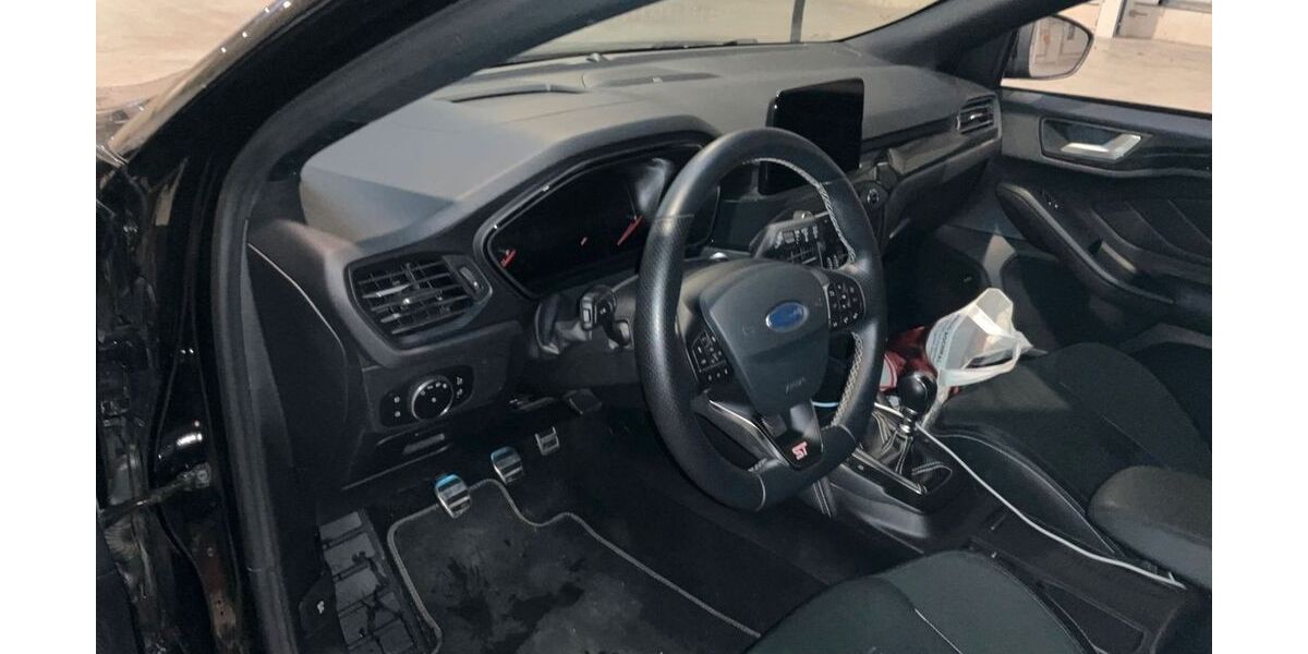 Ford Focus 58.025 km 19.000 &euro; Düsseldorf 40472