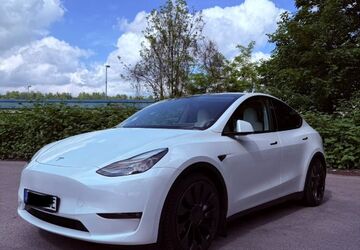 Tesla Model Y 36.000 km 41.499 &euro; Duisburg 47179