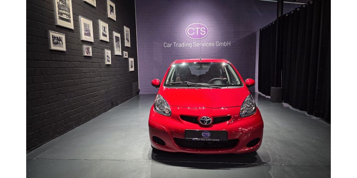 Toyota Aygo (X) 10.468 km 9.900 &euro; Düsseldorf 40476