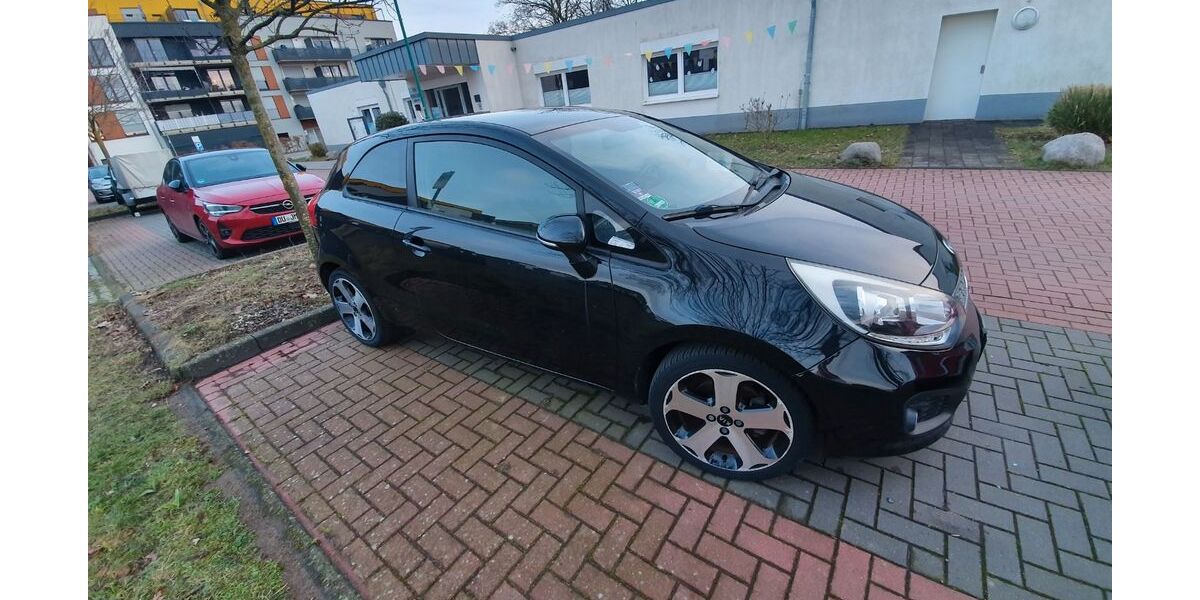 Kia Rio 95.000 km 6.000 &euro; Duisburg 47249