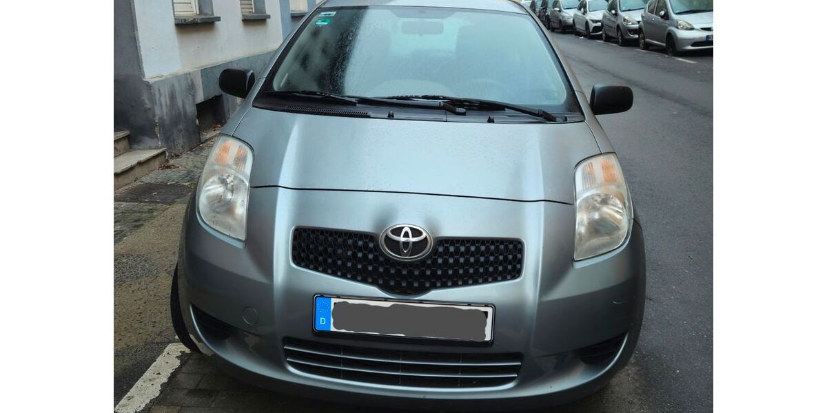 Toyota Yaris 198.000 km 2.550 &euro; Krefeld 47798