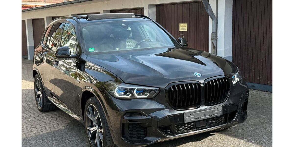 BMW X5 99.000 km 51.840 &euro; Düsseldorf 40468