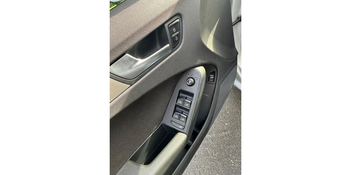 Audi A4 137.484 km 8.350 &euro; Düsseldorf 40213