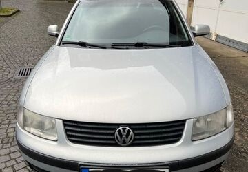 VW Passat 128.928 km 1.100 &euro; Düsseldorf 40474