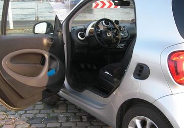 Smart ForTwo 90.500 km 8.600 &euro; Düsseldorf 40229
