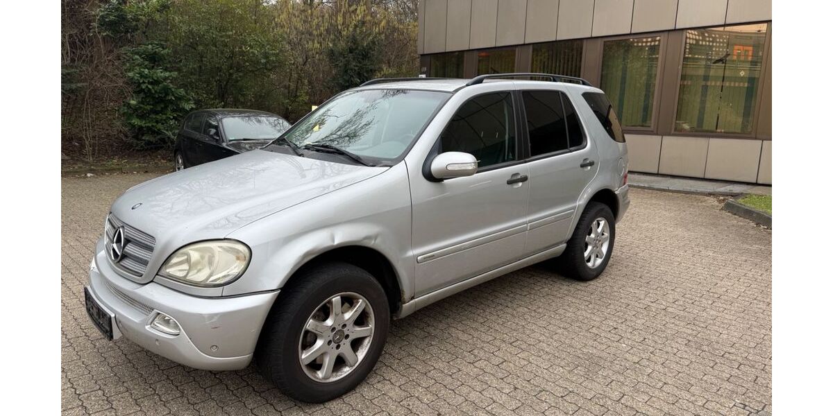 Mercedes-Benz ML 270 213.000 km 4.699 &euro; Duisburg 47058