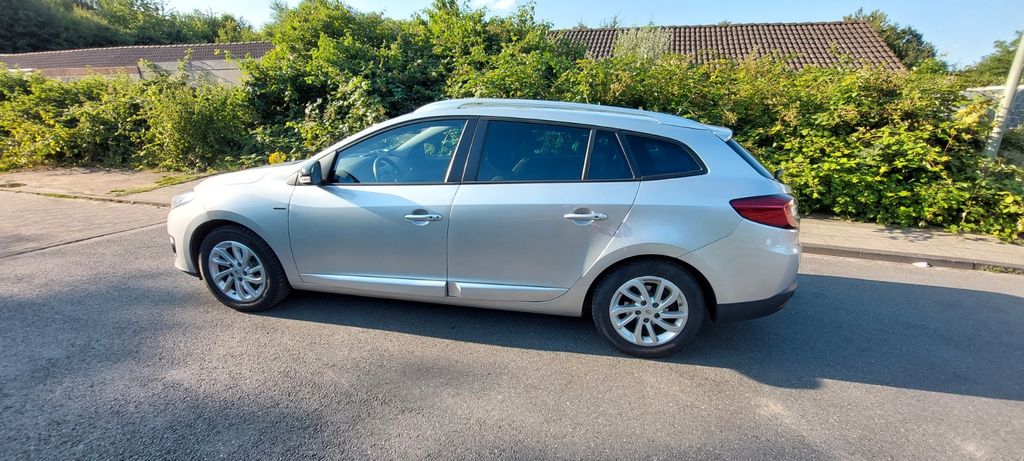 Renault Megane 148.600 km 8.350 &euro; Duisburg 47259