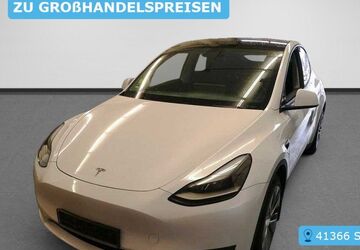 Tesla Model Y 121.469 km 28.807 &euro; Krefeld 47829