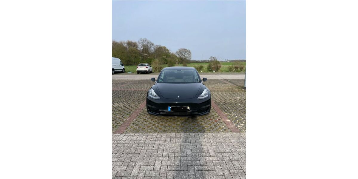 Tesla Model 3 155.000 km 22.499 &euro; Neuss 41469