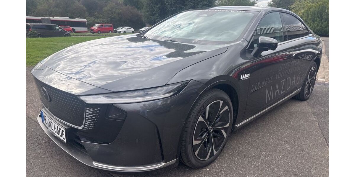 Mazda 6e 1.900 km 37.471 &euro; Neuss 41464