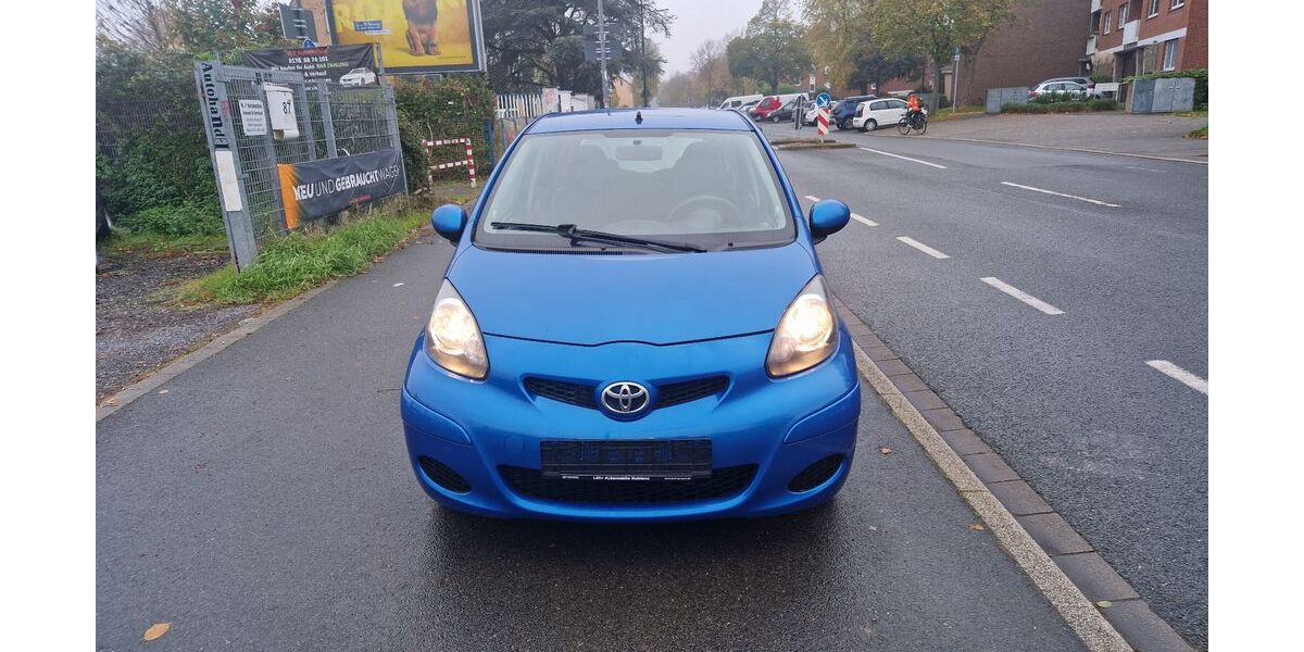 Toyota Aygo (X) 129.520 km 3.500 &euro; Düsseldorf 40549