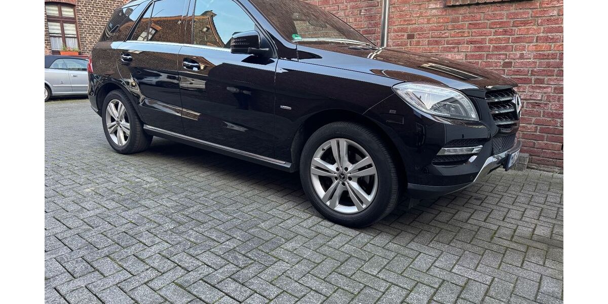 Mercedes-Benz ML 350 280.000 km 14.900 &euro; Duisburg 47199