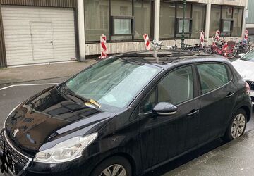 Peugeot 208 143.500 km 3.900 &euro; Düsseldorf 40213