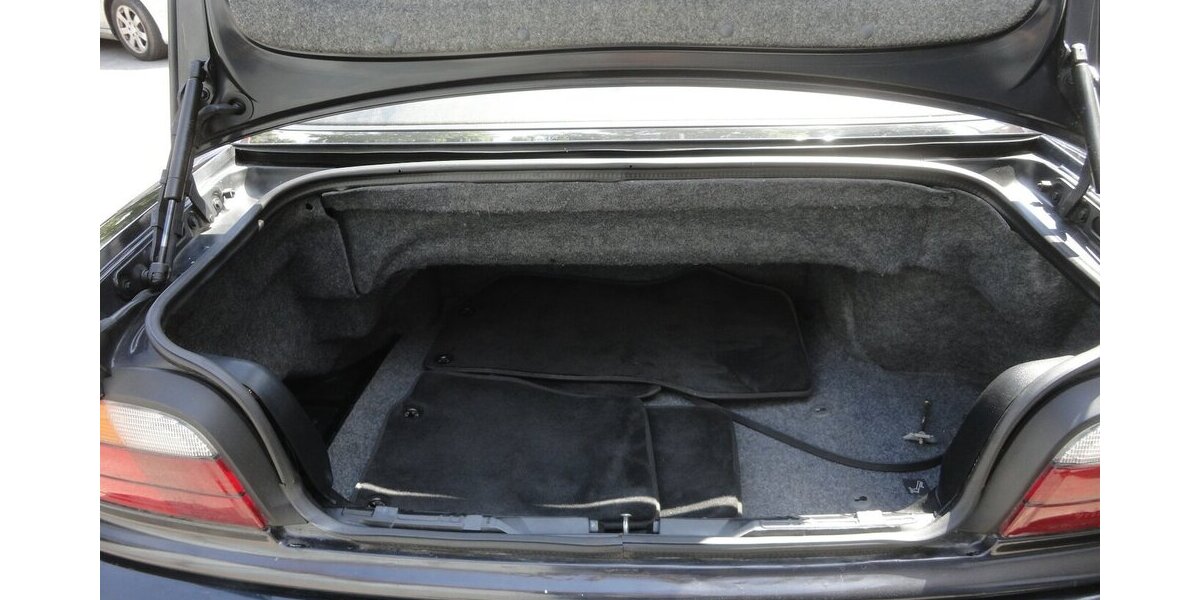 BMW 318i Exclusiv Edition Klimatr.Leder SHZ PDC 220.000 km 5.900 &euro; Neuss 41462