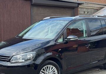 VW Touran 150.000 km 8.700 &euro; Duisburg 47179