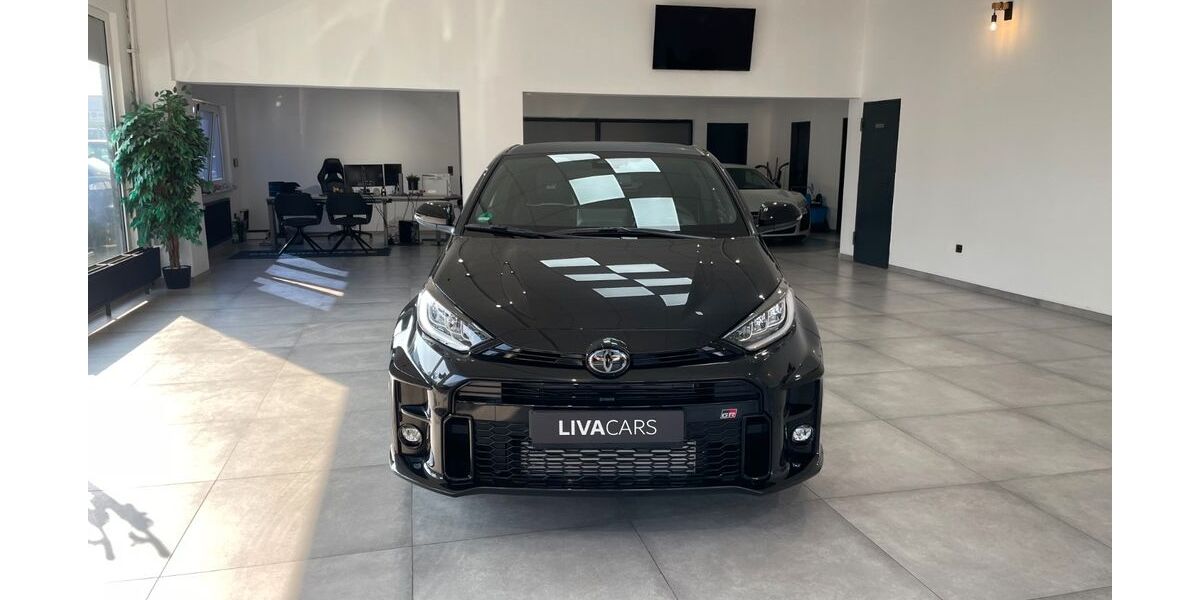 Toyota Yaris 3.806 km 42.799 &euro; Oberhausen 46049