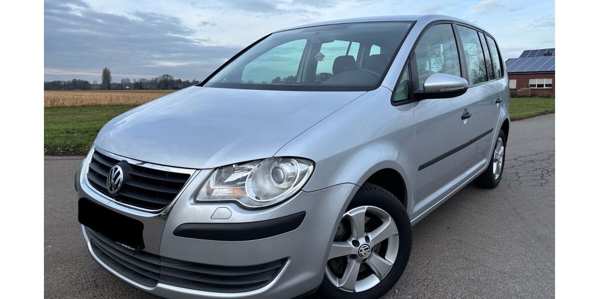 VW Touran 97.000 km 5.999 &euro; Willich 47877