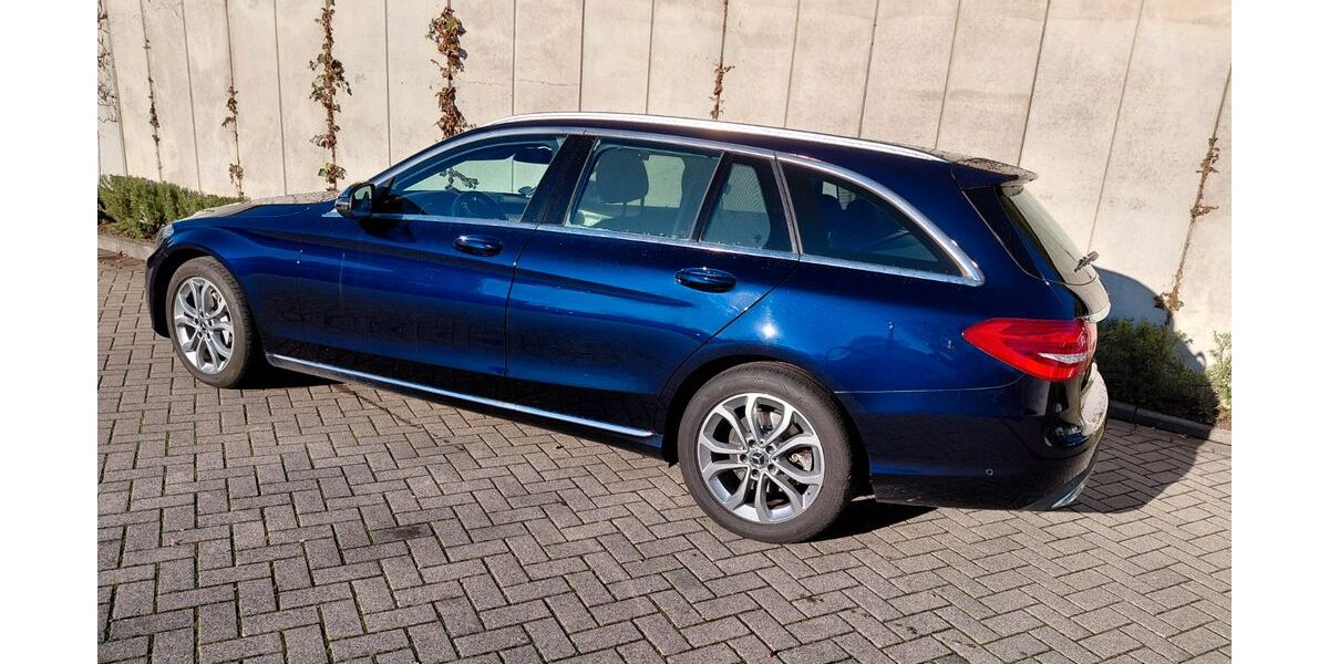 Mercedes-Benz C 250 128.470 km 19.900 &euro; Düsseldorf 40629