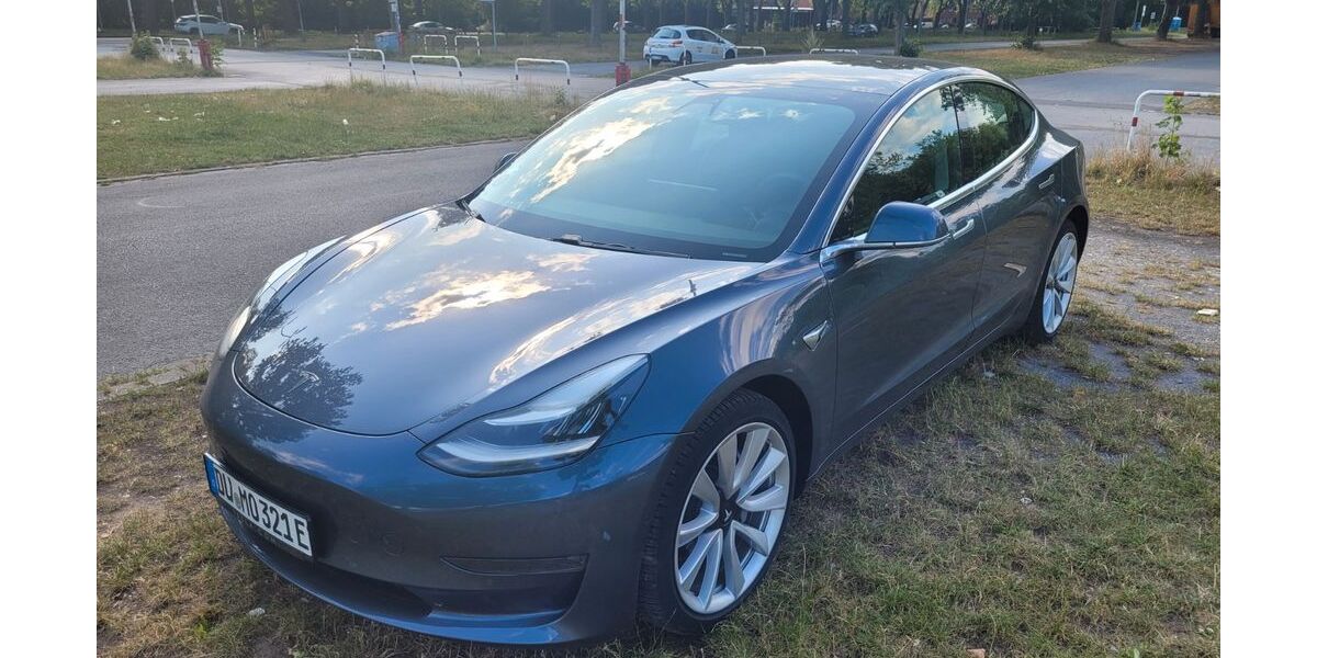 Tesla Model 3 90.000 km 21.900 &euro; Duisburg 47051