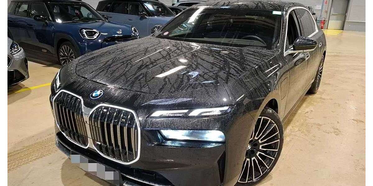 BMW 750 11.050 km 95.890 &euro; Krefeld 47800