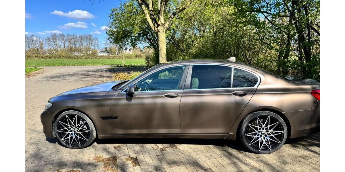 BMW 750 220.338 km 14.300 &euro; Düsseldorf 40489