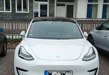 Tesla Model 3 180.000 km 16.500 &euro; Mülheim an der 45468