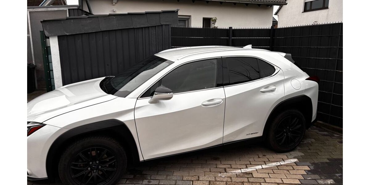 Lexus UX 57.500 km 23.600 &euro; Ratingen 40880
