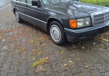 Mercedes-Benz 190 242.300 km 1.950 &euro; Essen 45899