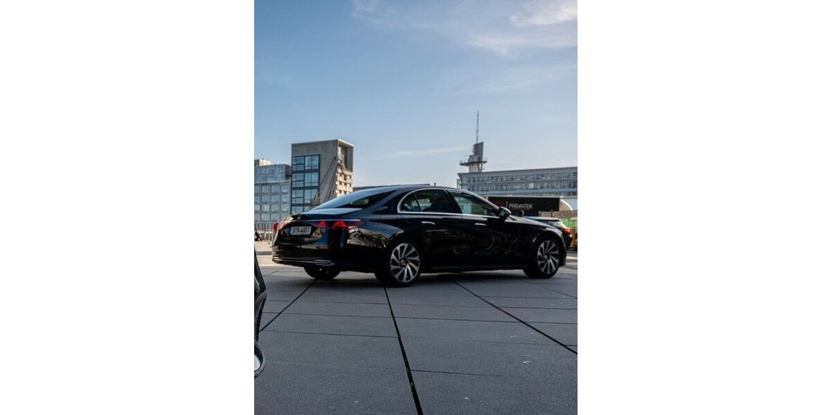 Mercedes-Benz 220 148.000 km 42.500 &euro; Düsseldorf 40472