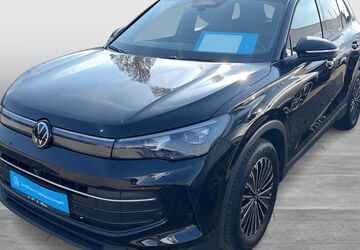VW Tiguan 25.490 km 38.450 &euro; Duisburg 47178