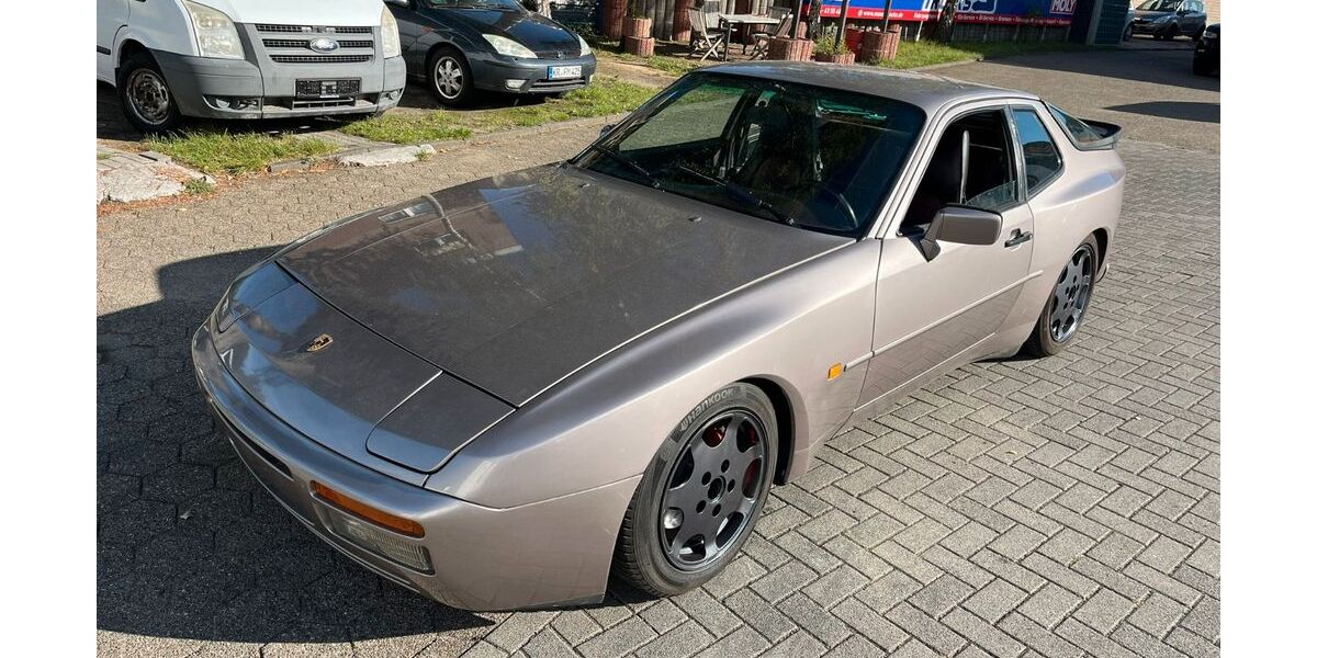Porsche 944 179.000 km 39.900 &euro; Düsseldorf 40476