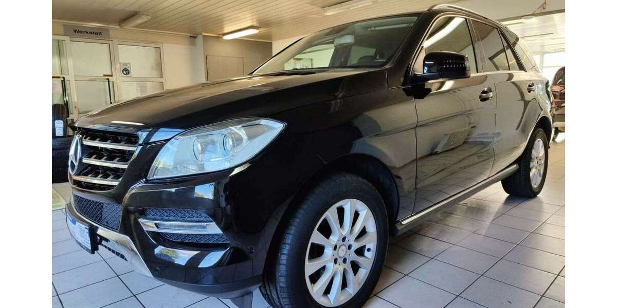 Mercedes-Benz ML 350 131.280 km 29.700 &euro; Moers 47443