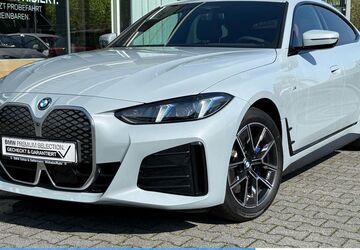 BMW i4 22.412 km 51.950 &euro; Mülheim 45472