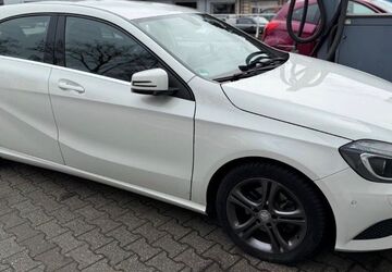 Mercedes-Benz A 180 88.000 km 11.800 &euro; Duisburg 47055