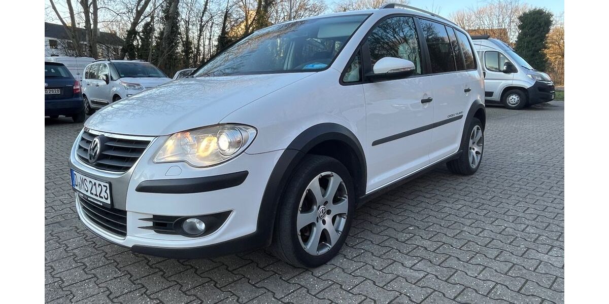 VW Touran 146.200 km 7.600 &euro; Düsseldorf 40625