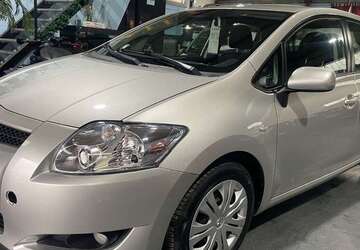 Toyota Auris 99.000 km 4.990 &euro; Rheinberg 47495