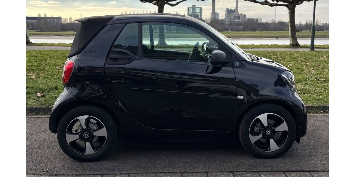 Smart ForTwo 26.205 km 10.495 &euro; Düsseldorf 40545