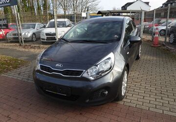 Kia Rio 161.000 km 3.750 &euro; Duisburg 47249